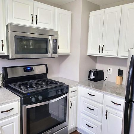 Apartment With Brand New Furniture And Large Parking ウェスト・セネカ エクステリア 写真