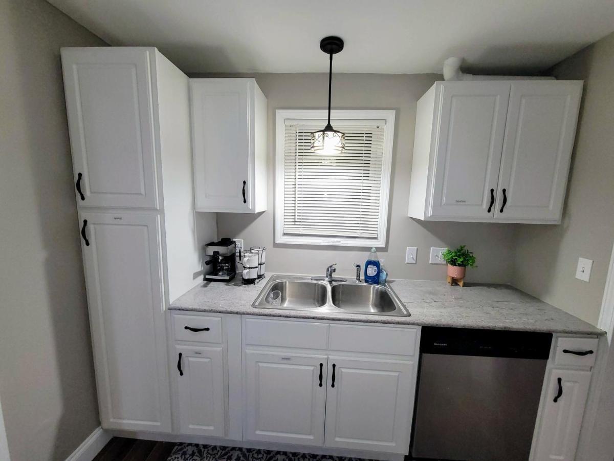 Apartment With Brand New Furniture And Large Parking ウェスト・セネカ エクステリア 写真