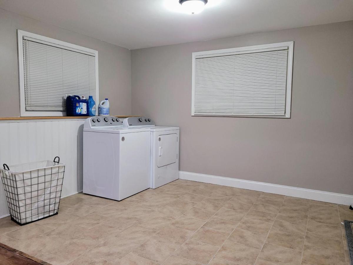 Apartment With Brand New Furniture And Large Parking ウェスト・セネカ エクステリア 写真