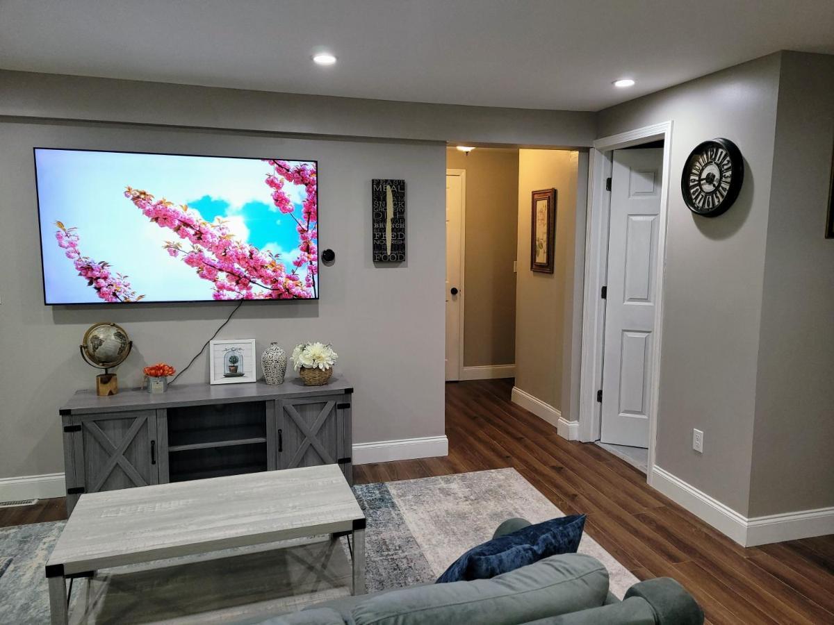 Apartment With Brand New Furniture And Large Parking ウェスト・セネカ エクステリア 写真
