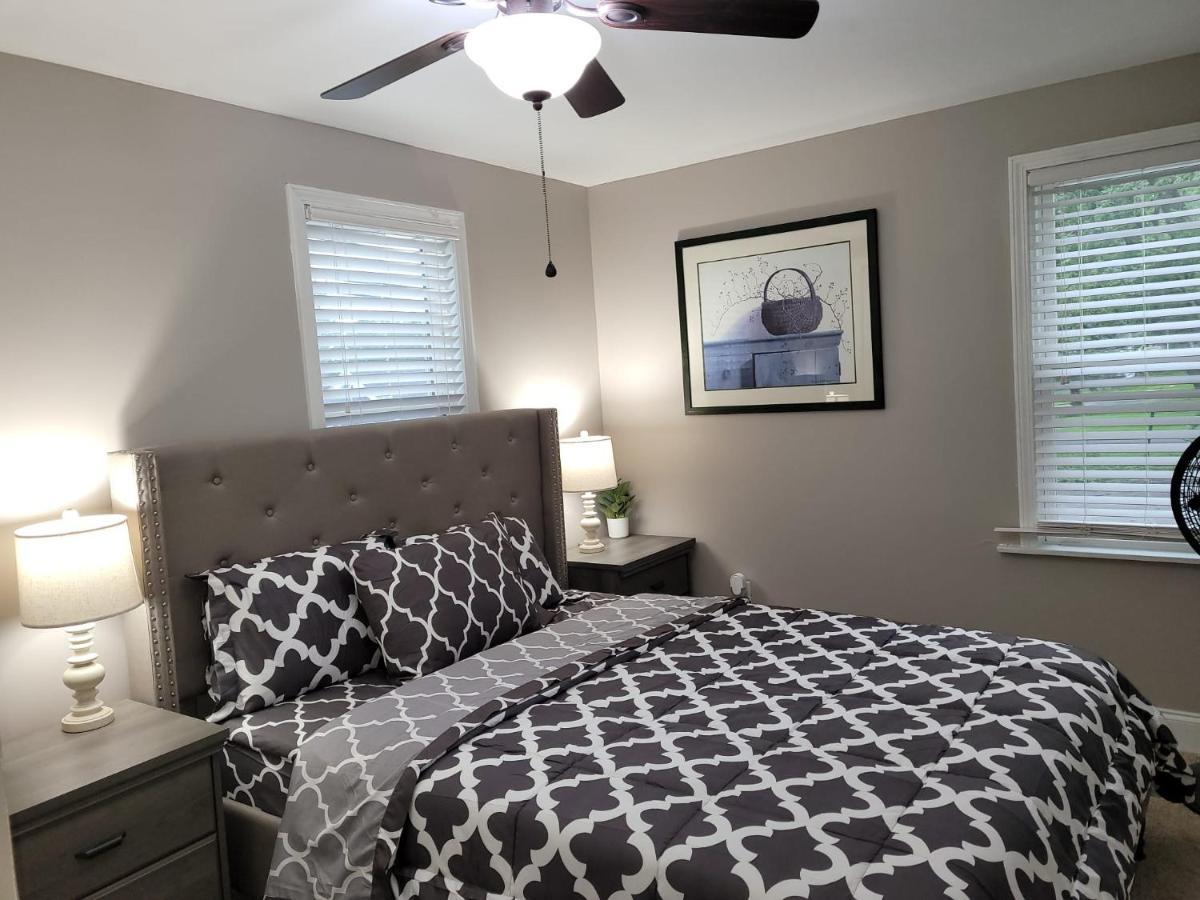 Apartment With Brand New Furniture And Large Parking ウェスト・セネカ エクステリア 写真