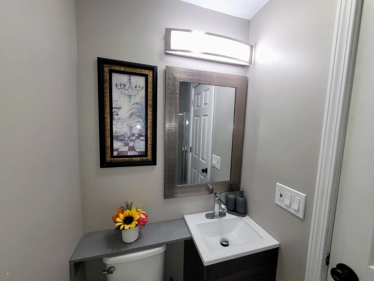 Apartment With Brand New Furniture And Large Parking ウェスト・セネカ エクステリア 写真