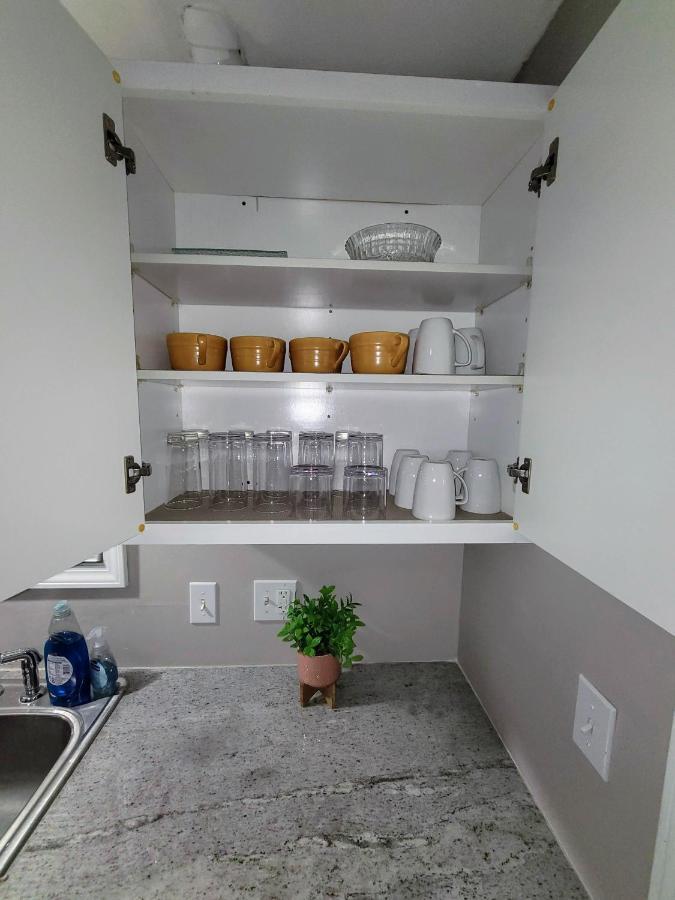 Apartment With Brand New Furniture And Large Parking ウェスト・セネカ エクステリア 写真