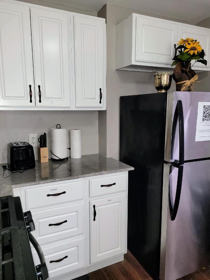 Apartment With Brand New Furniture And Large Parking ウェスト・セネカ エクステリア 写真