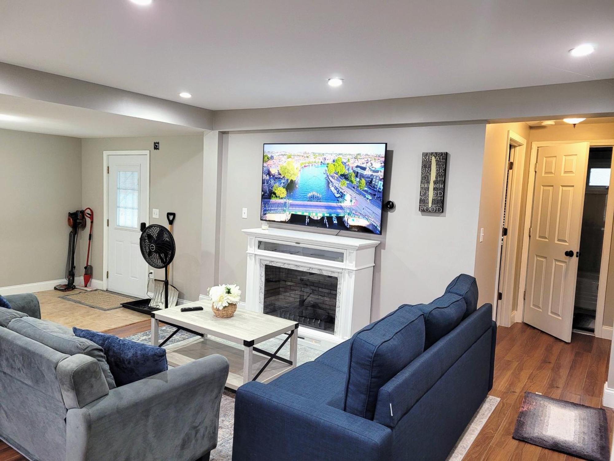 Apartment With Brand New Furniture And Large Parking ウェスト・セネカ エクステリア 写真
