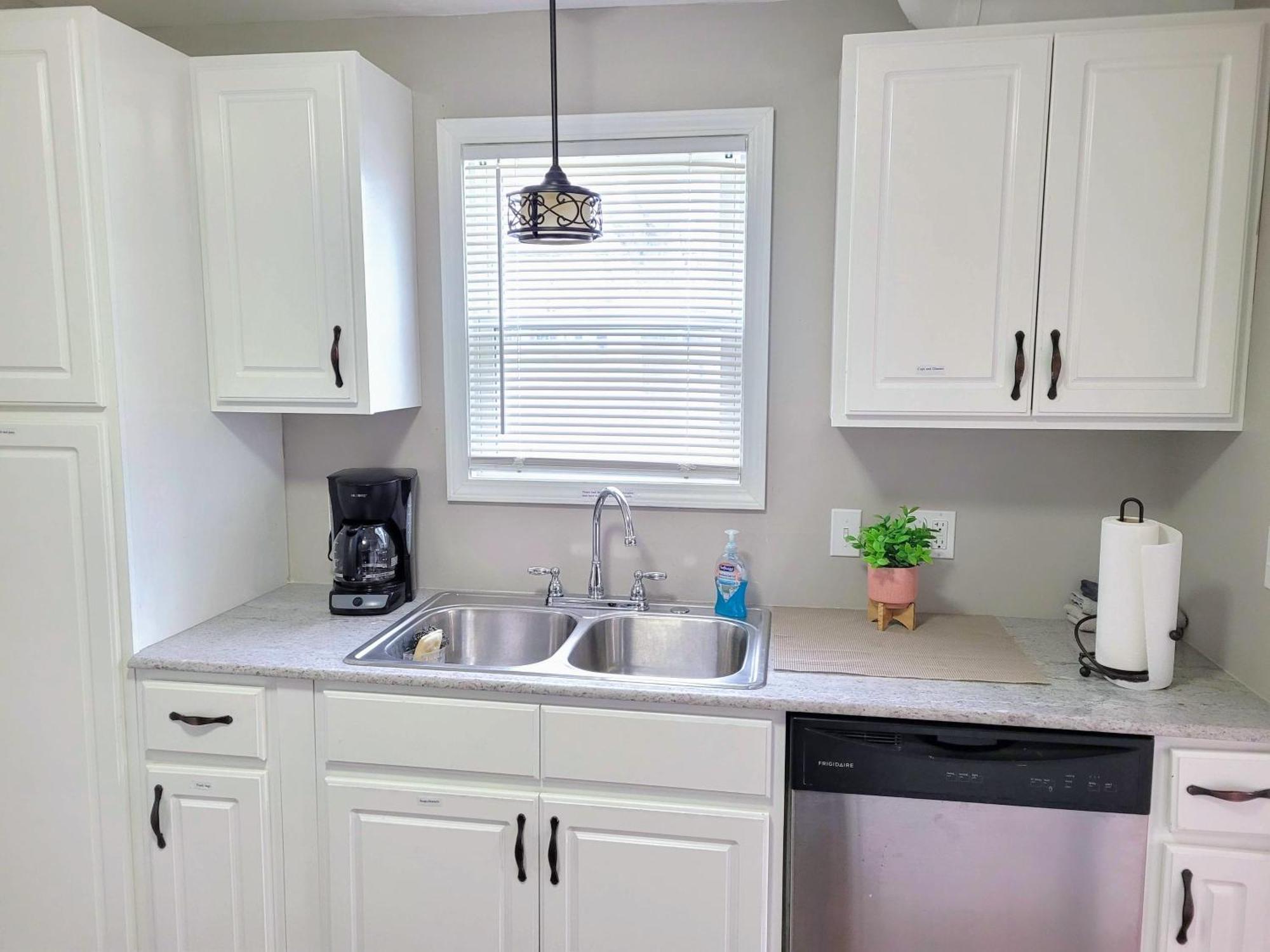 Apartment With Brand New Furniture And Large Parking ウェスト・セネカ エクステリア 写真