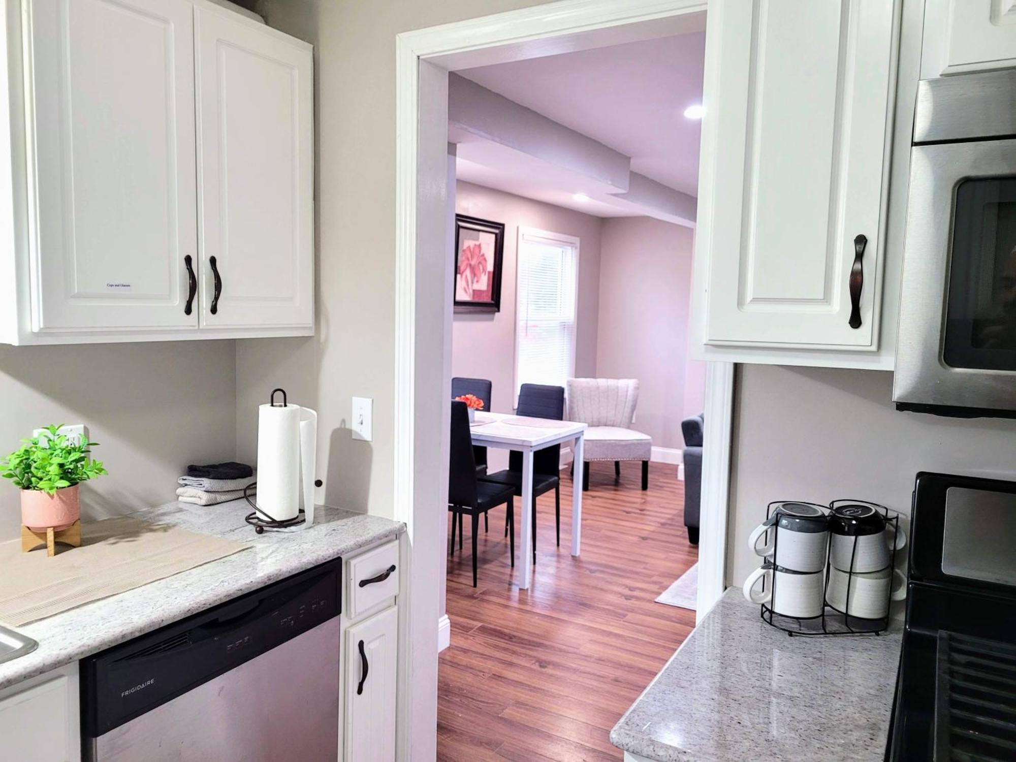 Apartment With Brand New Furniture And Large Parking ウェスト・セネカ エクステリア 写真